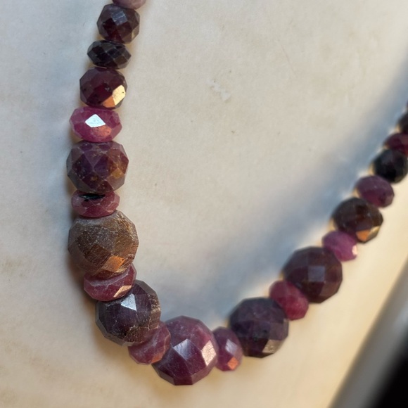 JAY KING Mine Finds Raspberry Sapphire Graduated Bead Necklace 17-20inch - Picture 2 of 8